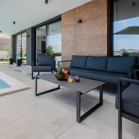 Infinity Gem Mit Beheizbarem Pool In Medulin, Istrien - By Istrabook Villa