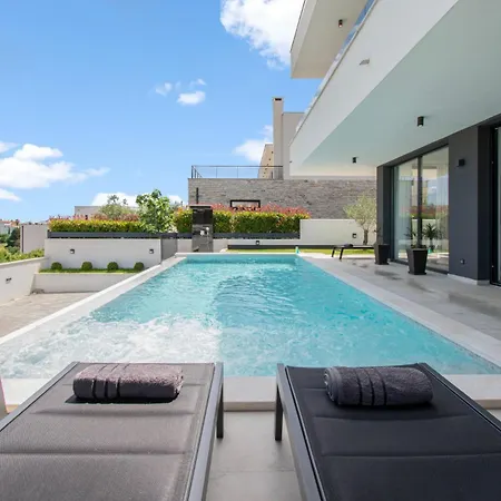 Infinity Gem Mit Beheizbarem Pool In Medulin, Istrien - By Istrabook Villa Medulin