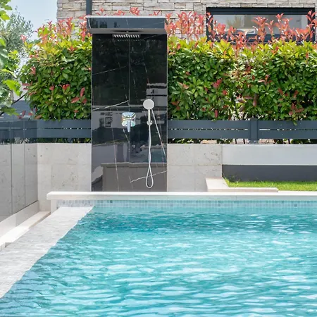 Infinity Gem Mit Beheizbarem Pool In Medulin, Istrien - By Istrabook Villa