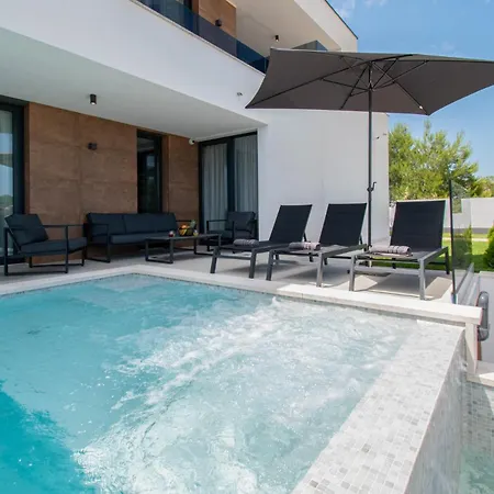Infinity Gem Mit Beheizbarem Pool In Medulin, Istrien - By Istrabook Villa