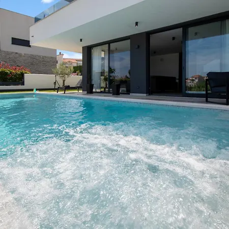 Infinity Gem Mit Beheizbarem Pool In Medulin, Istrien - By Istrabook Villa Medulin