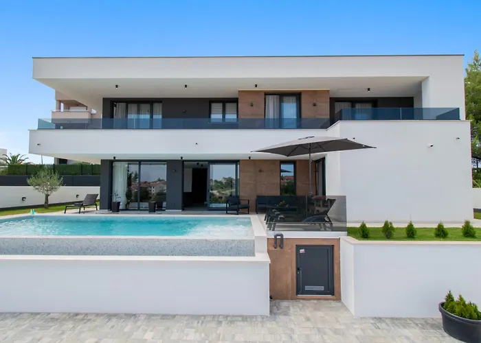 Villa Infinity Gem Mit Beheizbarem Pool In Medulin, Istrien