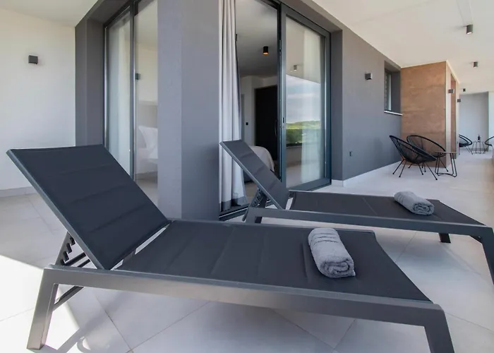 Villa Infinity Gem Mit Beheizbarem Pool In Medulin, Istrien