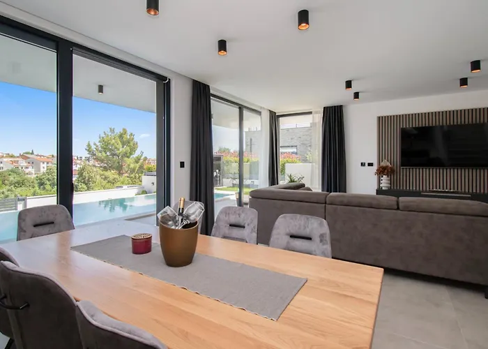 Villa Infinity Gem Mit Beheizbarem Pool In Medulin, Istrien