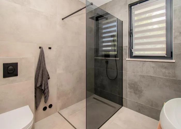Infinity Gem Mit Beheizbarem Pool In Medulin, Istrien Villa *