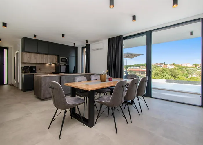 Villa Infinity Gem Mit Beheizbarem Pool In Medulin, Istrien