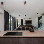 Infinity Gem Mit Beheizbarem Pool In Medulin, Istrien Villa Medulin