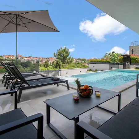 Infinity Gem Mit Beheizbarem Pool In Medulin, Istrien Medulin