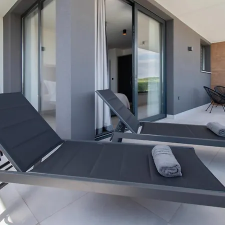 Villa Infinity Gem Mit Beheizbarem Pool In Medulin, Istrien