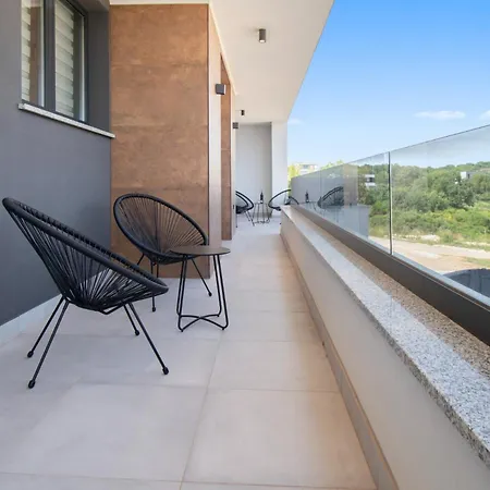 Infinity Gem Mit Beheizbarem Pool In Medulin, Istrien * Medulin