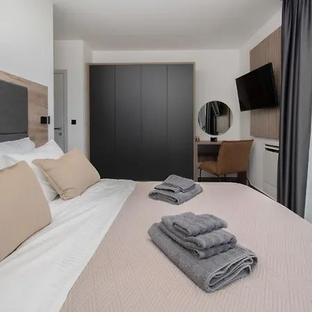 Infinity Gem Mit Beheizbarem Pool In Medulin, Istrien *