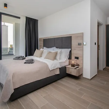 Infinity Gem Mit Beheizbarem Pool In Medulin, Istrien *