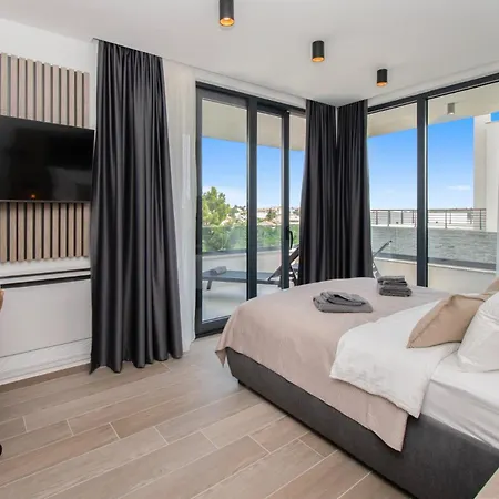 Villa Infinity Gem Mit Beheizbarem Pool In Medulin, Istrien *