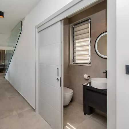 Infinity Gem Mit Beheizbarem Pool In Medulin, Istrien Medulin