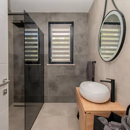 Infinity Gem Mit Beheizbarem Pool In Medulin, Istrien Medulin