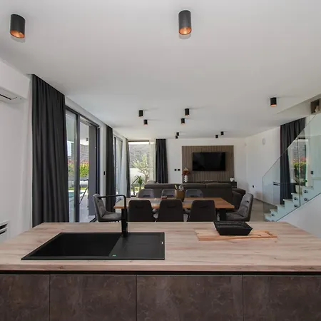 Infinity Gem Mit Beheizbarem Pool In Medulin, Istrien Villa Medulin