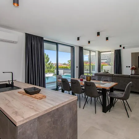 Infinity Gem Mit Beheizbarem Pool In Medulin, Istrien * Medulin