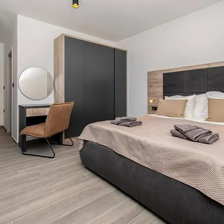 Infinity Gem Mit Beheizbarem Pool In Medulin, Istrien