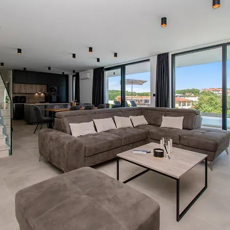 Infinity Gem Mit Beheizbarem Pool In Medulin, Istrien *