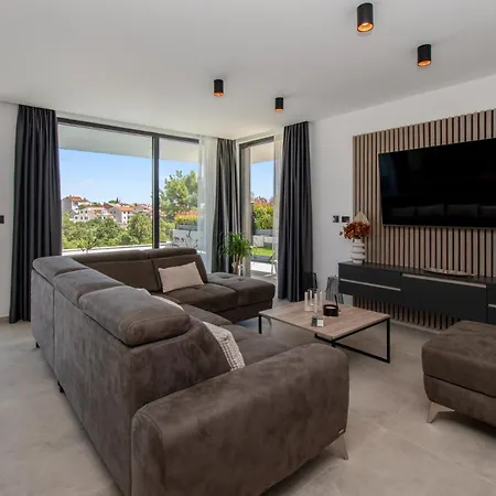 Infinity Gem Mit Beheizbarem Pool In Medulin, Istrien Villa