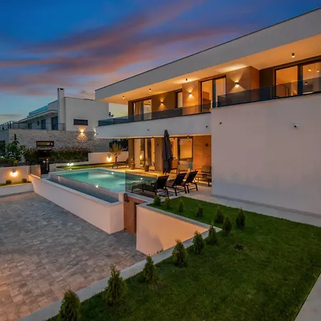 Infinity Gem Mit Beheizbarem Pool In Medulin, Istrien *