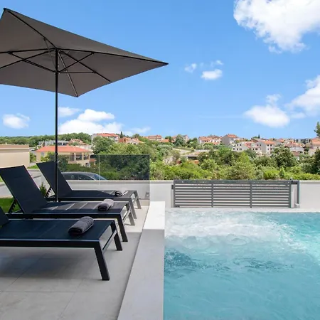 Infinity Gem Mit Beheizbarem Pool In Medulin, Istrien Villa Medulin