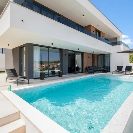 Infinity Gem Mit Beheizbarem Pool In Medulin, Istrien * Medulin