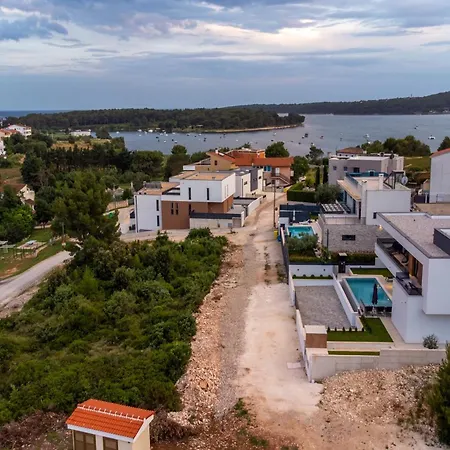 Infinity Gem Mit Beheizbarem Pool In Medulin, Istrien Villa Medulin