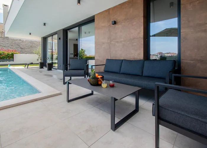 Infinity Gem Mit Beheizbarem Pool In Medulin, Istrien 빌라