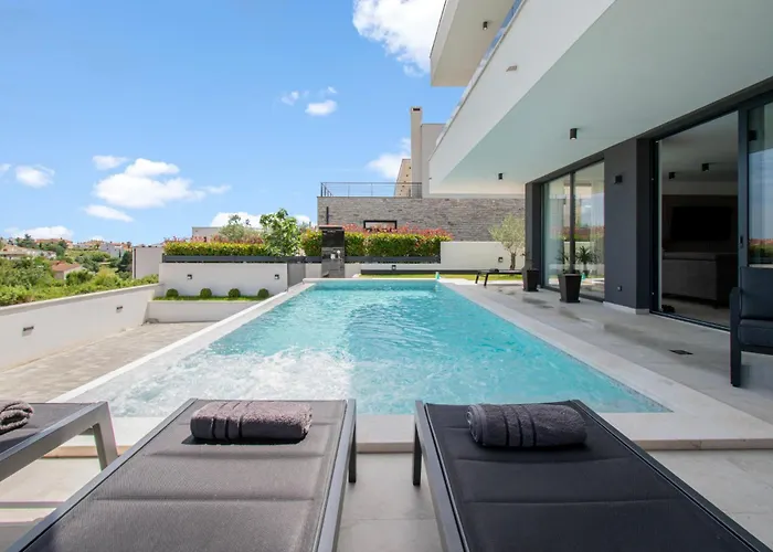 Infinity Gem Mit Beheizbarem Pool In Medulin, Istrien 빌라 메덜린