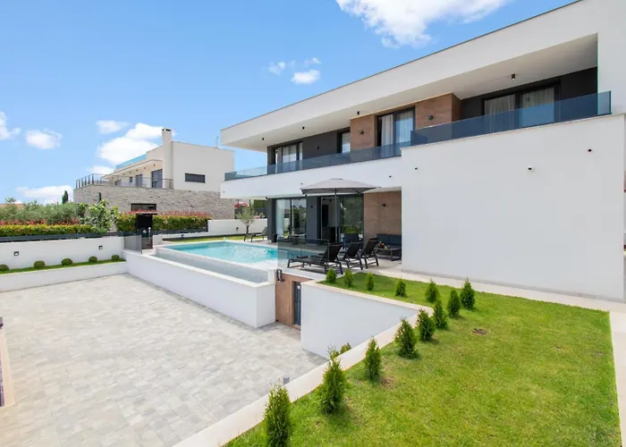 Infinity Gem Mit Beheizbarem Pool In Medulin, Istrien *