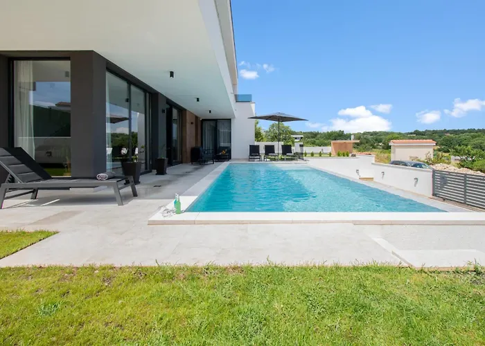 Infinity Gem Mit Beheizbarem Pool In Medulin, Istrien *