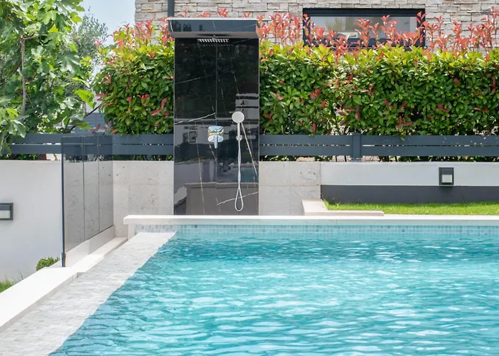 Infinity Gem Mit Beheizbarem Pool In Medulin, Istrien 빌라