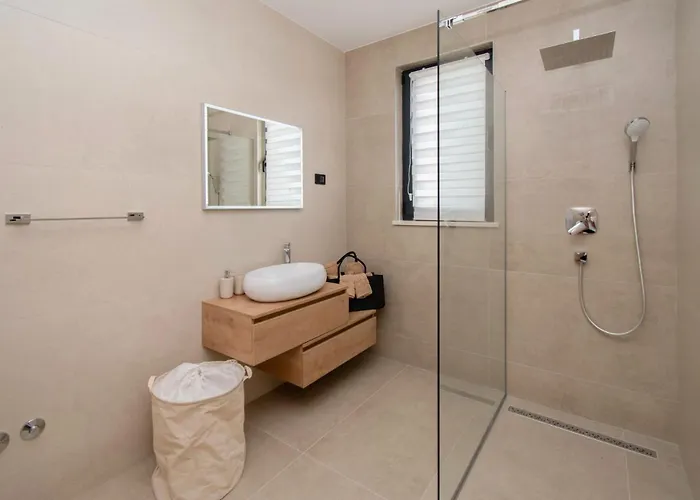 Infinity Gem Mit Beheizbarem Pool In Medulin, Istrien