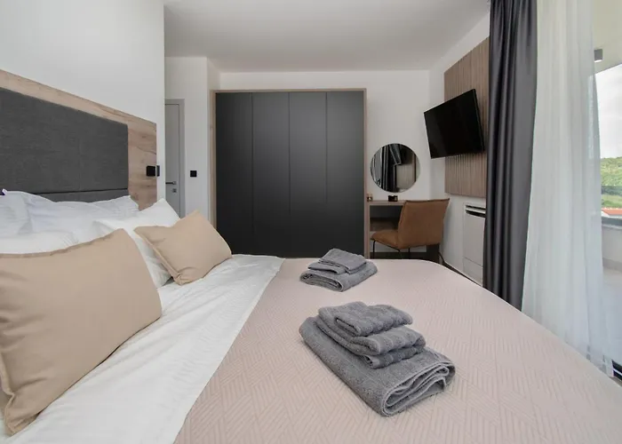 Infinity Gem Mit Beheizbarem Pool In Medulin, Istrien *