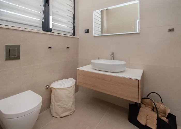 Infinity Gem Mit Beheizbarem Pool In Medulin, Istrien 빌라