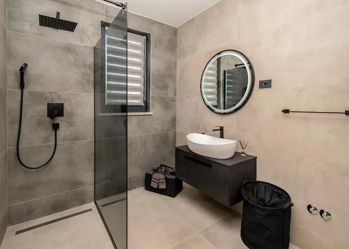 Infinity Gem Mit Beheizbarem Pool In Medulin, Istrien Villa