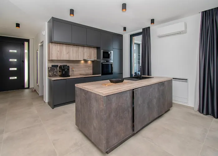 Infinity Gem Mit Beheizbarem Pool In Medulin, Istrien 빌라 *