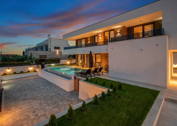 Infinity Gem Mit Beheizbarem Pool In Medulin, Istrien *