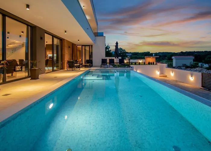 Infinity Gem Mit Beheizbarem Pool In Medulin, Istrien