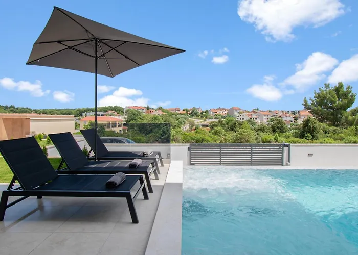 Infinity Gem Mit Beheizbarem Pool In Medulin, Istrien 빌라 메덜린