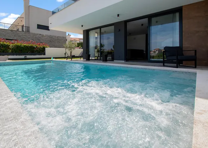 Infinity Gem Mit Beheizbarem Pool In Medulin, Istrien 빌라 메덜린