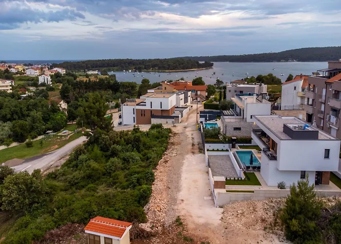 Infinity Gem Mit Beheizbarem Pool In Medulin, Istrien 빌라 메덜린