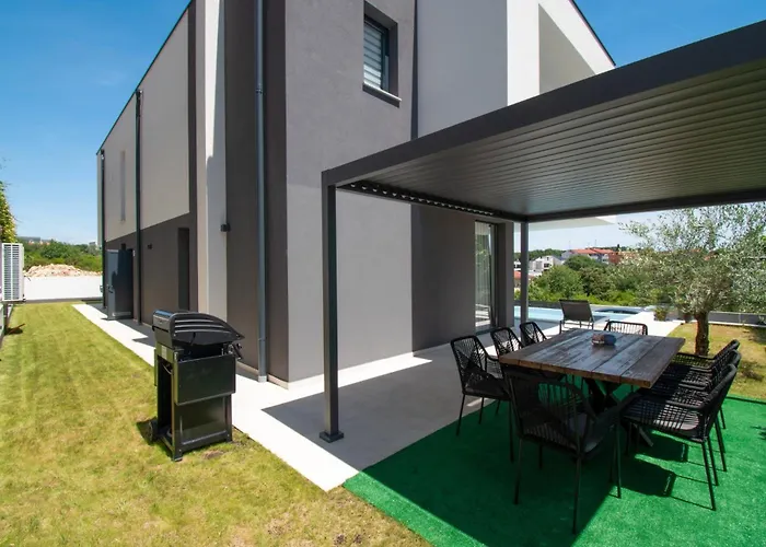 Infinity Gem Mit Beheizbarem Pool In Medulin, Istrien